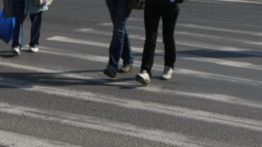 adolescent lovit de masina pe o trecere de pietoni din sibiu 696faacb3fe40