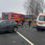 ambulanta cu pacient implicata intr un accident rutier in judetul bacau cinci persoane au fost ranite 697b61dba160b