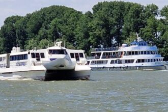 austeritatea lui bolojan ii loveste si pe oamenii din delta dunarii transportul naval de calatori n a mai primit bani de la inceputul anului 697ce5d98e963