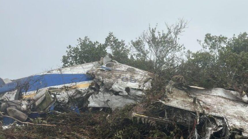 avion prabusit in columbia langa venezuela 15 persoane au murit inclusiv un parlamentar video 697b0b525326c