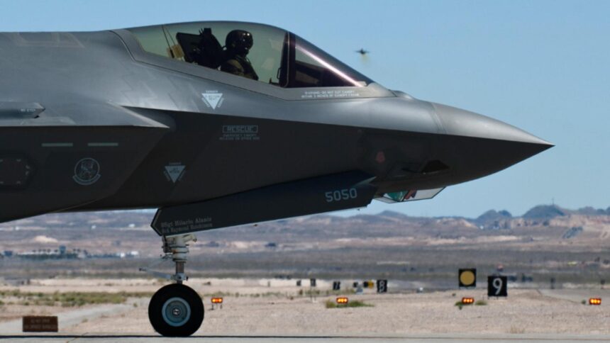 batalie pe cerul canadei sua ameninta sa preia controlul daca ottawa renunta sa cumpere f 35 6978caa9b854b