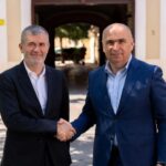 cine este baronul pnl care l a aparat pe ilie bolojan de furia romanilor de la botosani valeriu iftimie aveau pietroaie in geanta 69734db6dcc6e