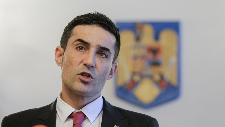 claudiu manda bolojan nu canta de multe ori din acelasi playlist s ar putea sa spunem hai sa schimbam lautarul 696d5c53c29d3