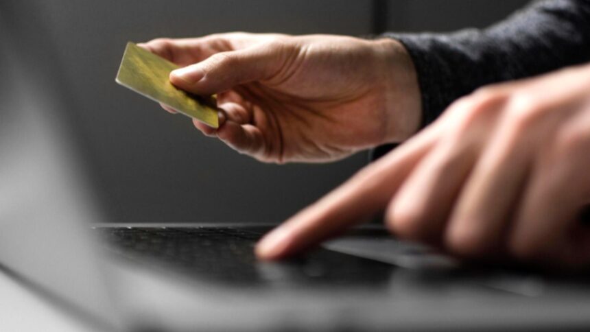 curierul fantoma noua escrocherie care face victime in randul romanilor cum functioneaza metoda care imita livrarile reale 695d25ef204bc