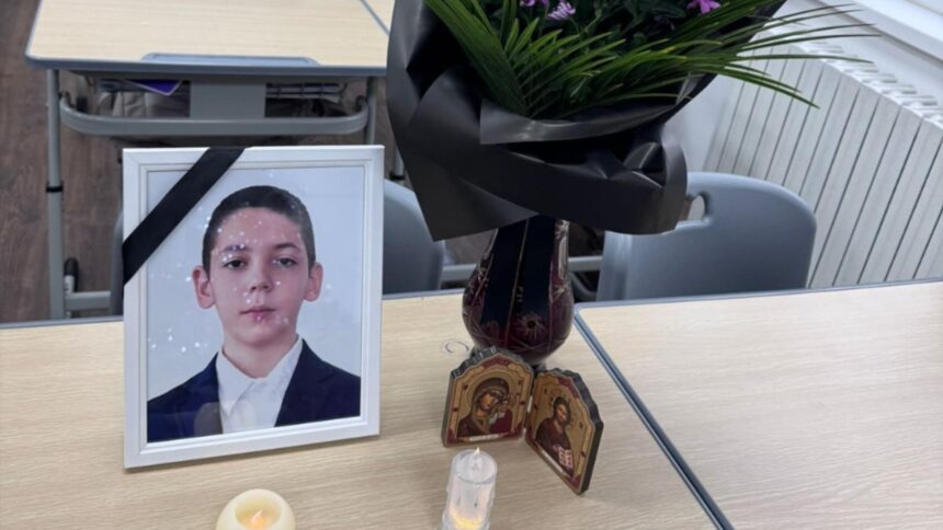 durere si rugaciune dupa moartea lui matei minorul de 14 ani fiu de preot a murit dupa ce a plonjat cu masina in rau alaturi de mama si de fratii sai 6960021ad918b