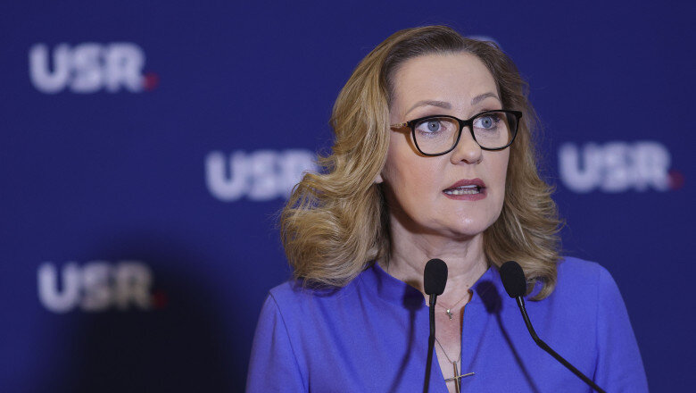 elena lasconi a demisionat de la sefia usr campulung care sunt explicatiile eu centrez eu dau cu capul 697a0f7792ff1