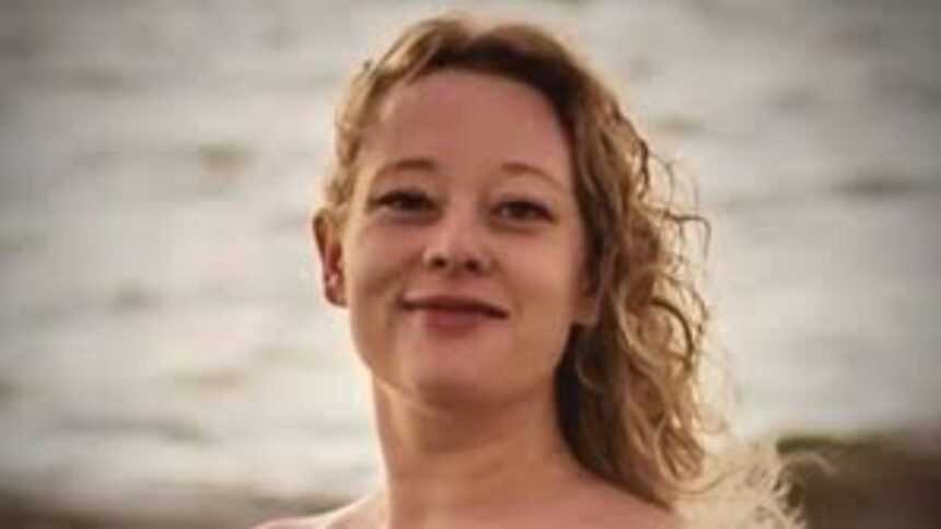 femeia ucisa de ice in sua era poeta si avea trei copii primarul din minneapolis acuza autoritatile federale de abuz si le cere sa se care dracului din oras 695f8a8a7591a