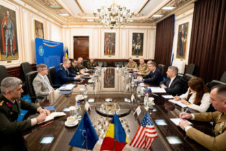 foto comandantul suprem al fortelor aliate nato in vizita la bucuresti ce a discutat generalul american cu ministrul apararii 696e8a4e7fdb9