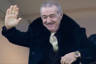 foto gigi becali a aterizat la bucuresti unde a fost patronul lui fcsb 696e606487239