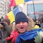 gest incredibil un protestatar a aruncat cu 3 lei spre nicusor dan 69751e274d0e0