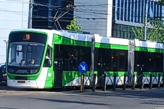 haos pe linia 41 tramvaie blocate si retea electrica distrusa la pod ciurel a fost infiintata linia naveta 641 697cb28e1b097