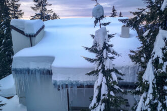 iarna aduce pagube de zeci de mii de euro pentru proprietarii de locuinte cea mai mare despagubire platita a trecut de 30 000 de euro 6960e31adcf21