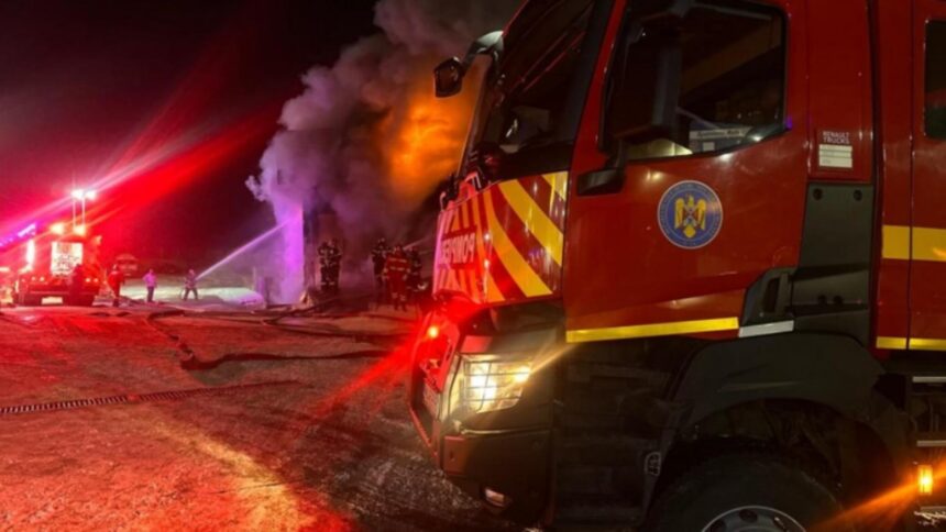incendiu puternic la o tinichigerie auto din tulcea pompierii intervin cu mai multe autospeciale 69652d209694b