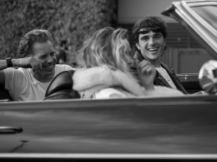 margot robbie jacob elordi look great together in traffic in new pics 6977c8a4683bc