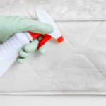 metoda simpla si eficienta care va face salteaua de pat sa arate ca noua ai nevoie de doar doua ingrediente 696fe52f87bb3