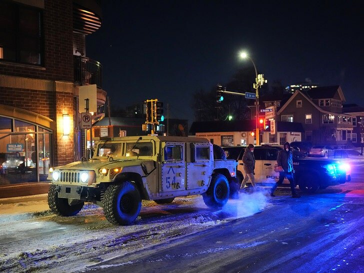 national guard arrives in minneapolis after fatal alex pretti shooting 69762501977df