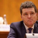 nicusor dan ii sfideaza din nou pe romani rezista oana toiu merge la davos in locul presedintelui desi a esuat cu visa waiver 696dd3041766c