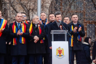 nicusor dan respectul fata de istorie trebuie sa ramana un reper imnul national este un simbol al romaniei si nu trebuie huiduit 697626b033582