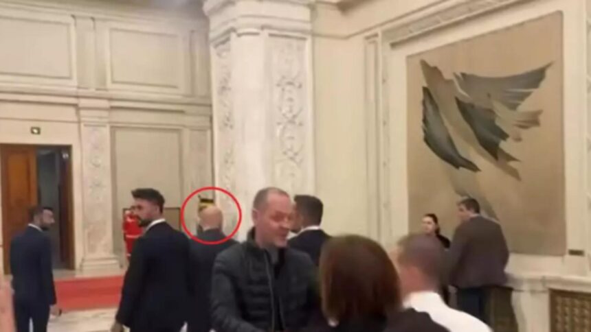 ofiterul de presa al guvernului sanctionat dupa incidentul cu jurnalistii de pe holurile parlamentului salariul redus cu 5 6966525fb885c