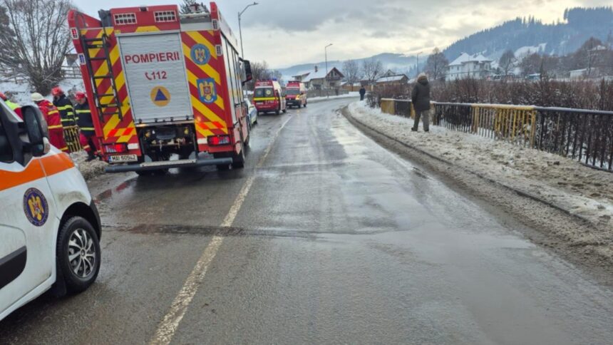 sase persoane intre care patru copii ranite dupa ce o masina s a rasturnat in raul bistrita foto 695cd5ba97089