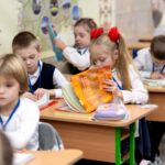 scolile din rusia reintroduc nota la purtare care include obedienta si conformare ideologica 69734b19cf558