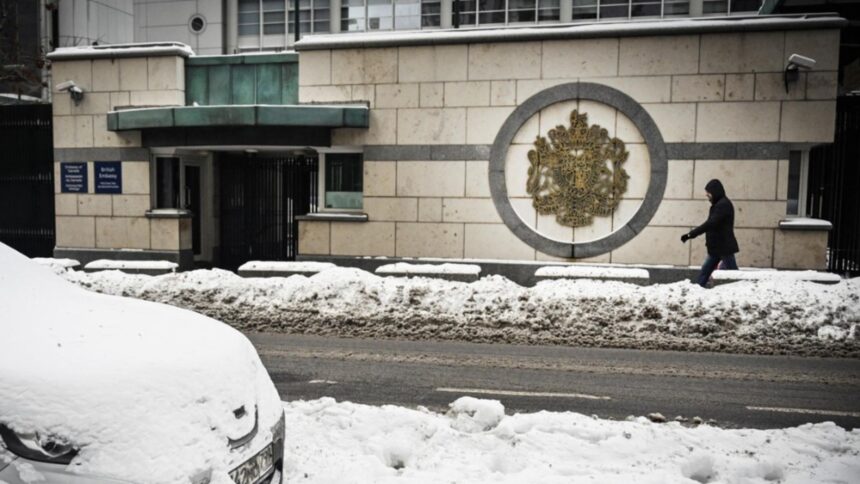 se ascut sabiile intre rusia si marea britanie un diplomat britanic la moscova a fost prins ca spioneaza ce decizie a luat fsb 69690b706d2e5