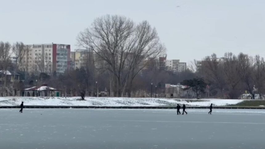 tot mai multi romani ignora avertizarile si se aventureaza pe lacuri inghetate chiar si dupa accidentul grav de la craiova video 696e019a3e510