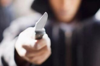 un adolescent din constanta arestat dupa ce a injunghiat un barbat in plina strada alte trei persoane au fost ridicate de politisti 69660e668b243