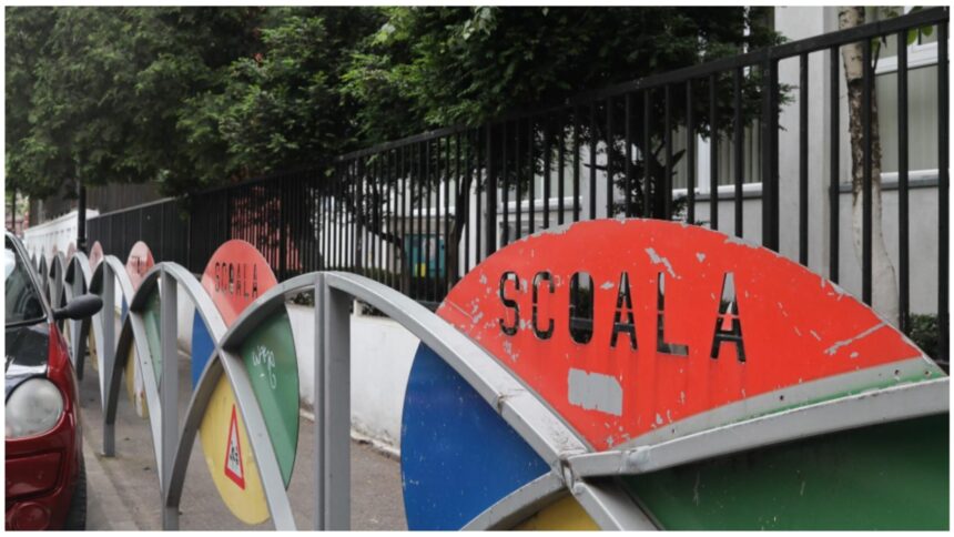 un elev de 13 ani a sarit pe geam de la etajul 1 al unei scoli din mangalia 697a188d49343