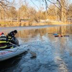 un indian ne salveaza copilul subprefectul rezist sta pe margine si filmeaza apoi se lauda pe retelele de socializare video 696d07fbb032c