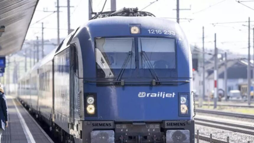 un roman a incercat sa fure un tren de pasageri in austria dar n a stiut sa l porneasca ce s a intamplat la sectia de politie 697775b76c89a