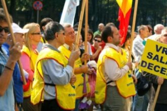 val de proteste si amenintari cu greva generala in sectorul public romanilor le a ajuns cutitul la os 6975d3324d462