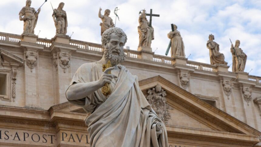 vaticanul se face chelner si deschide un restaurant de lux pe acoperisul bazilicii sfantul petru intre statuile apostolilor 697b8c4aba4bf