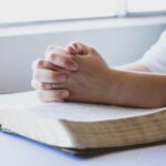 versete din biblie care te ajuta in momentele grele 696f6748a55e6