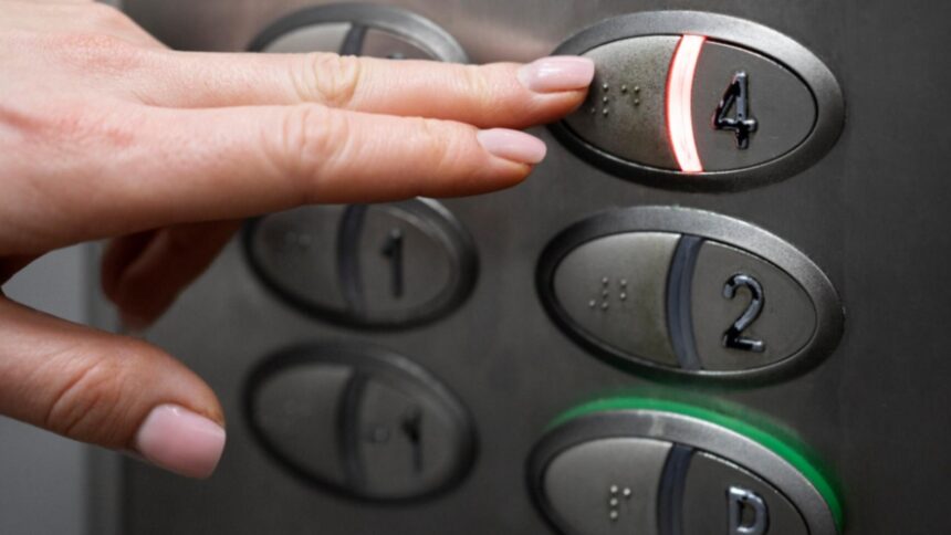 veste pentru romanii care stau in blocurile comuniste cu 4 etaje ce se intampla cu proiectul pentru montarea lifturilor 697e26e398101