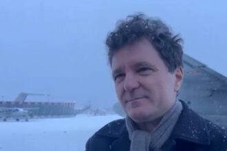 video aeronava spartan care l a adus pe nicusor dan in tara de la paris a aterizat la bucuresti 695ea9b87a025