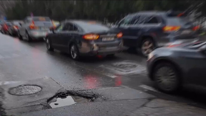 video bucurestiul plin de gropi si strazi distruse mai bine asfaltam o data la 2 3 ani si dam din start un pret semnificativ mai bun 697902e3c0439