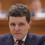 video nicusor dan declaratii la bordul avionului spartan cu care a mers la paris nu e momentul pentru revolutii in romania 695d1da2367b3