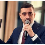 video sa ti stea in gat mesajul unui vicepresedinte pe catre george simion dupa ce a taiat tortul in forma groenlandei 697223098c158