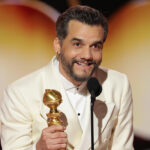 wagner moura dedicates golden globe to people sticking with their values in difficult moments 69647be050226
