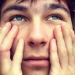 11 obvious signs a man never felt securely loved as a little boy 69987fb5d510c