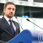 adrian axinia europarlamentar aur avem un presedinte ilegitim posibil infractor el trebuie suspendat si demis din functie 69a16d86b6e55