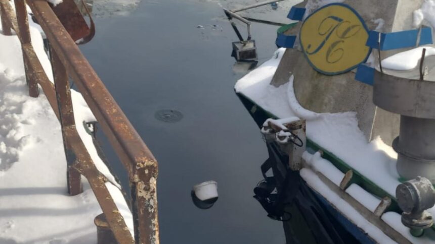 alerta de poluare cu petrol pe dunare dupa ce un impingator s a scufundat ce spun reprezentantii de la apele romane fotovideo 69834761f1a73