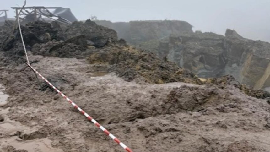 alunecare de teren la mina rovinari dupa ploile abundente fluxul de transport al carbunelui afectat 6988a14583349