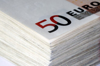 banca centrala europeana a dat cea mai mare amenda din istoria sa ce banca a fost sanctionata cu 122 milioane de euro 699850268cdde