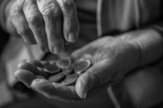 batranete de lux vs subzistenta de ce pensionarul roman ramane cel mai vulnerabil din uniunea europeana 6993356ba3b5b