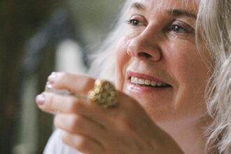 boala tacuta care slabeste oasele incepe fara simptome la ce trebuie sa fii atent pentru a preveni aceasta afectiune 698d801876d7b