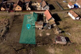 casa cu teren de aproape 300 mp la pret de masina cea mai ieftina proprietate din romania costa doar 10 000 de euro 699f0607781cb