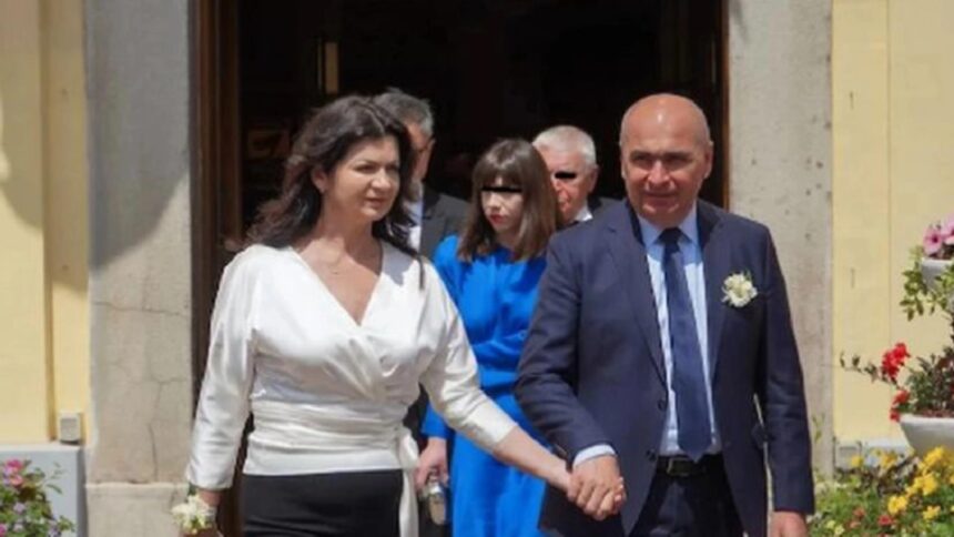 cat castiga partenera lui ilie bolojan veniturile ioanei fasie au crescut de cand a intrat in lumina reflectoarelor 6996cc1177a21