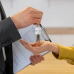 ciprian ciucu vrea majorarea chiriilor in apartamentele primariei victor ciutacu da 128 de lei pe luna pentru un apartament de 66 mp 69949ae1bd796